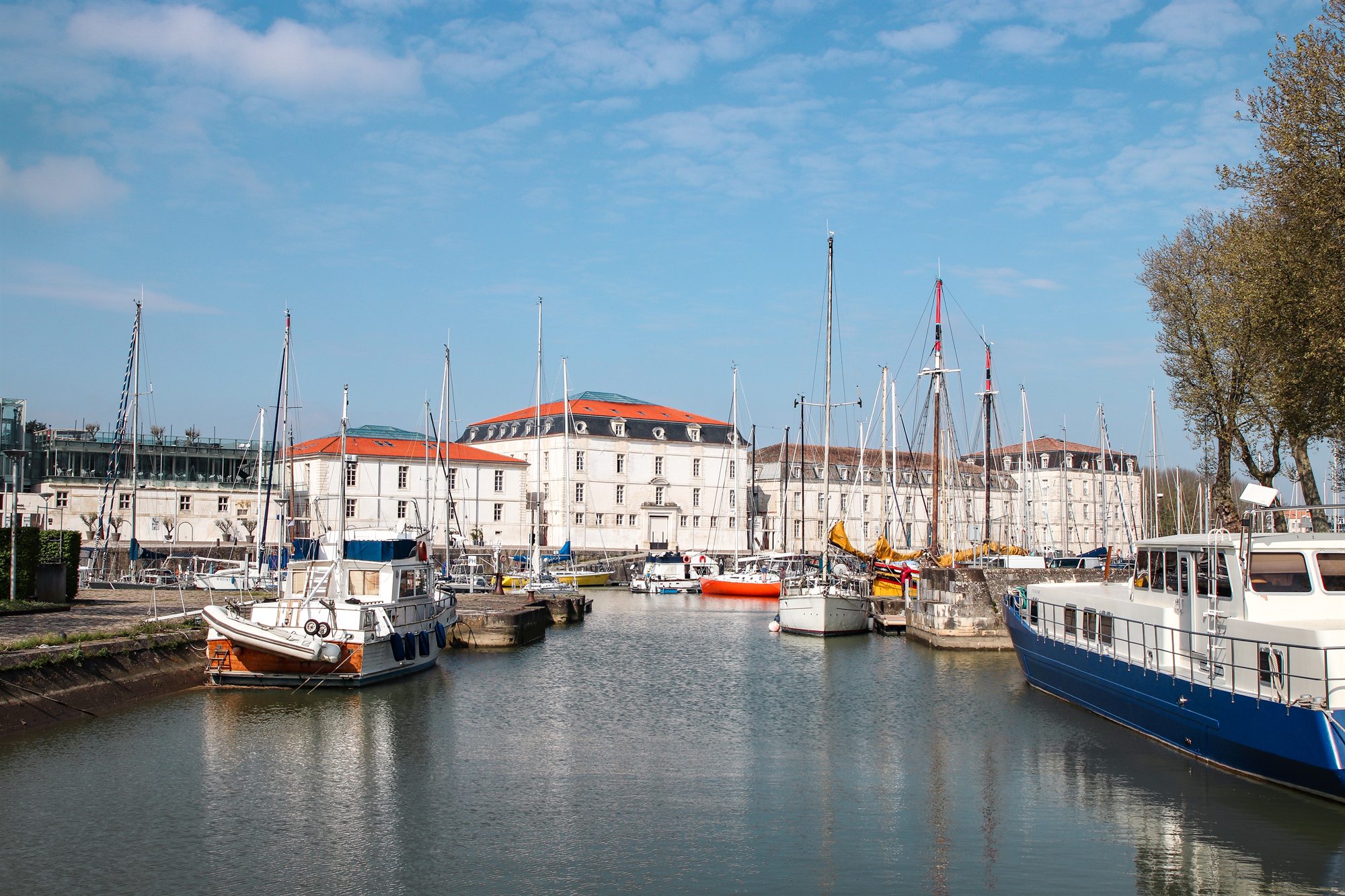 La Résidence de l'Arsenal Royal au bord du port de Rochefort