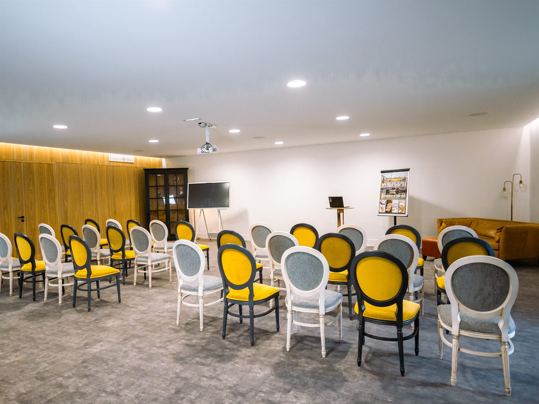 Salle de séminaire en configuration théâtre