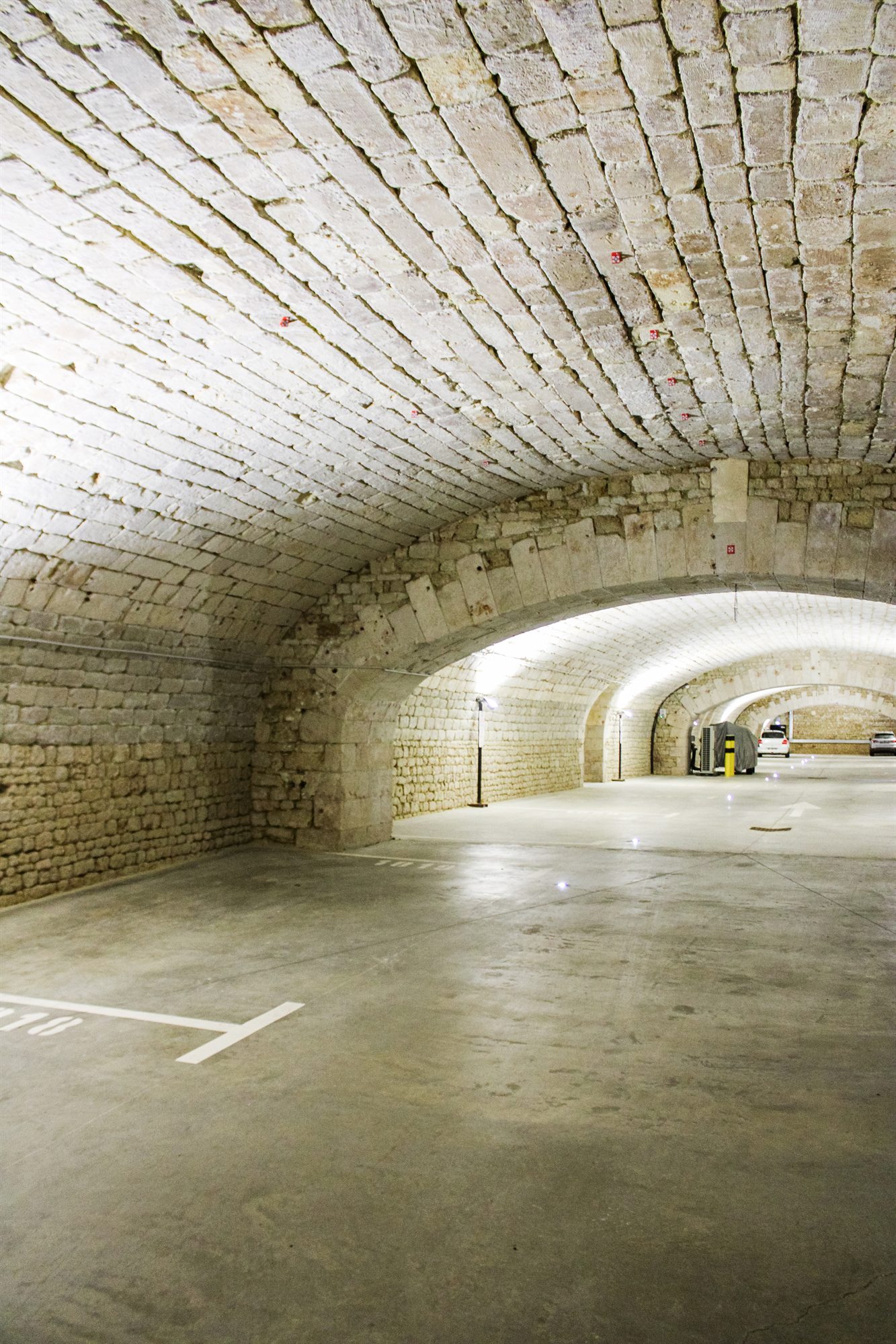 Voûtes en pierre du parking