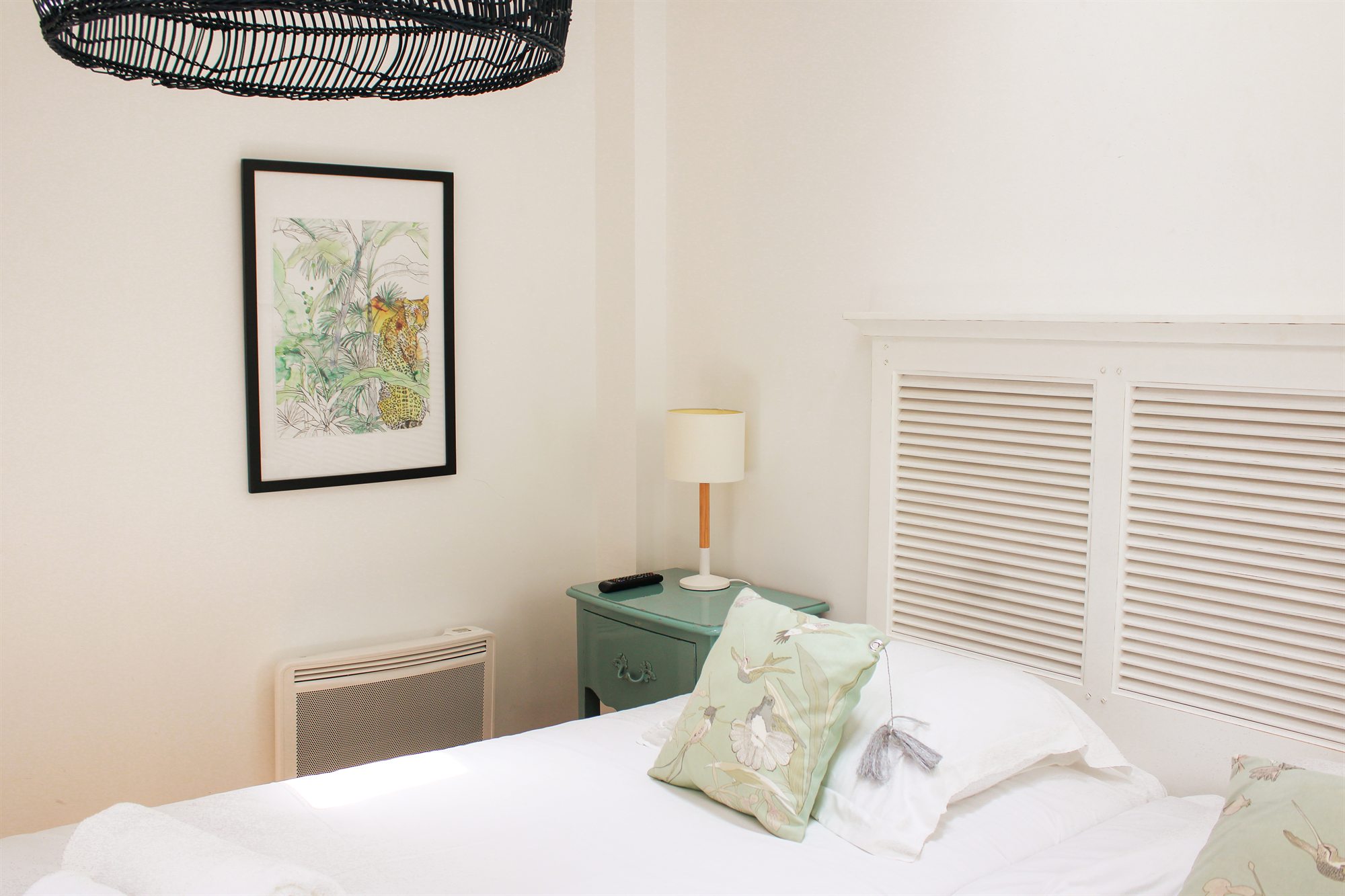 Appartement T2 — une chambre lumineuse aux touches botaniques