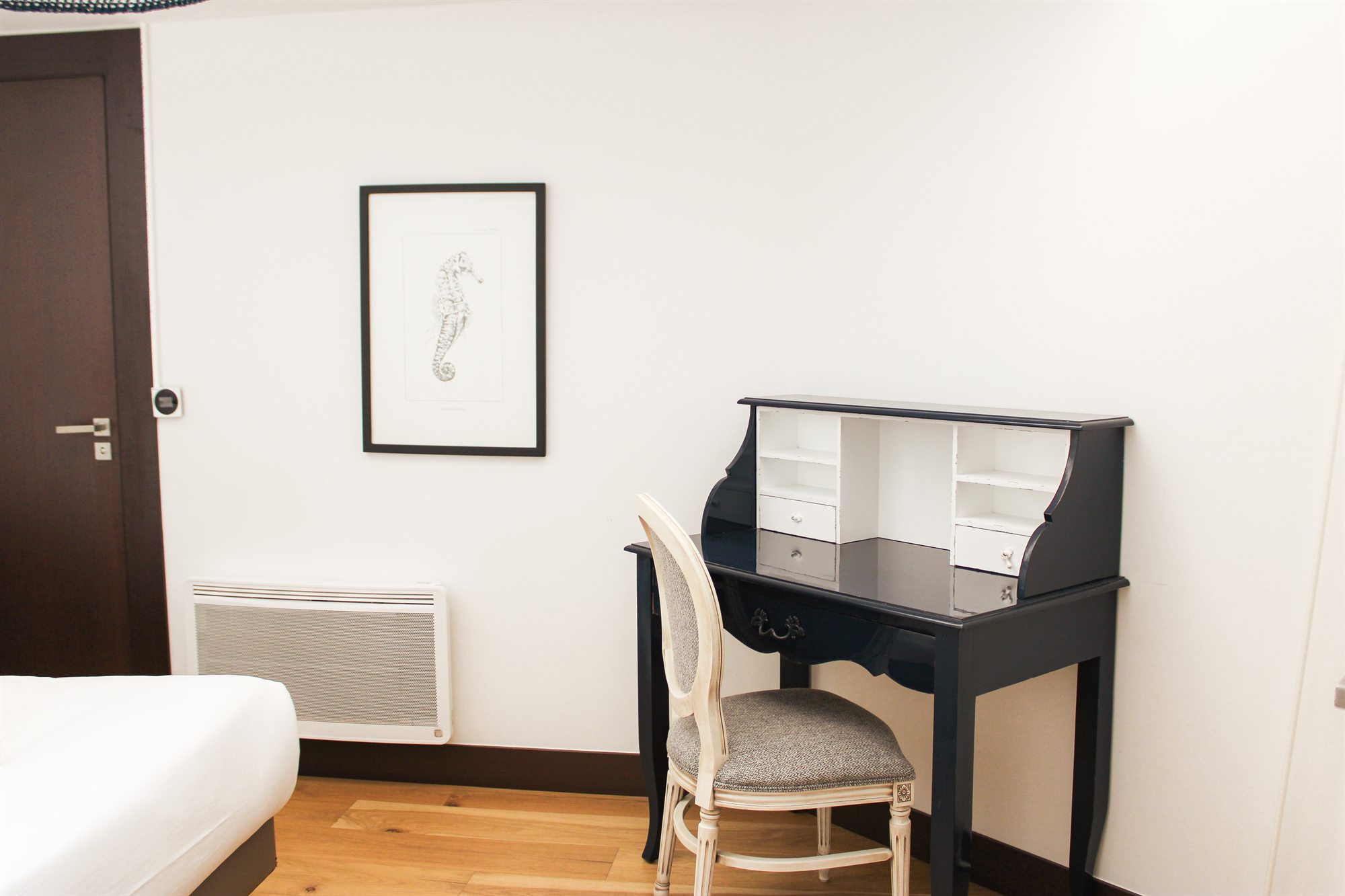 Appartement T2 — le coin bureau avec secrétaire