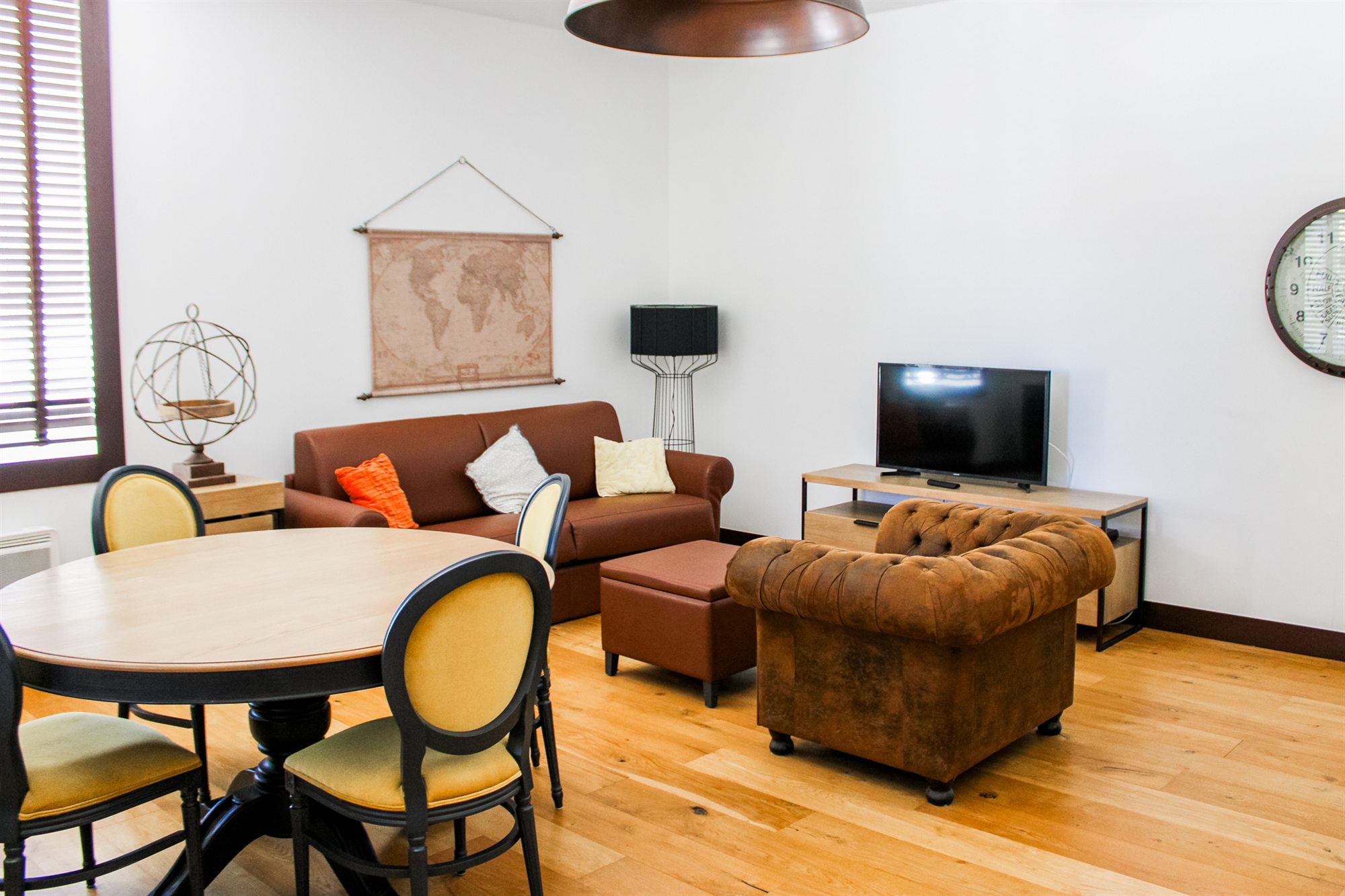 Appartement T3 — le séjour et le coin repas