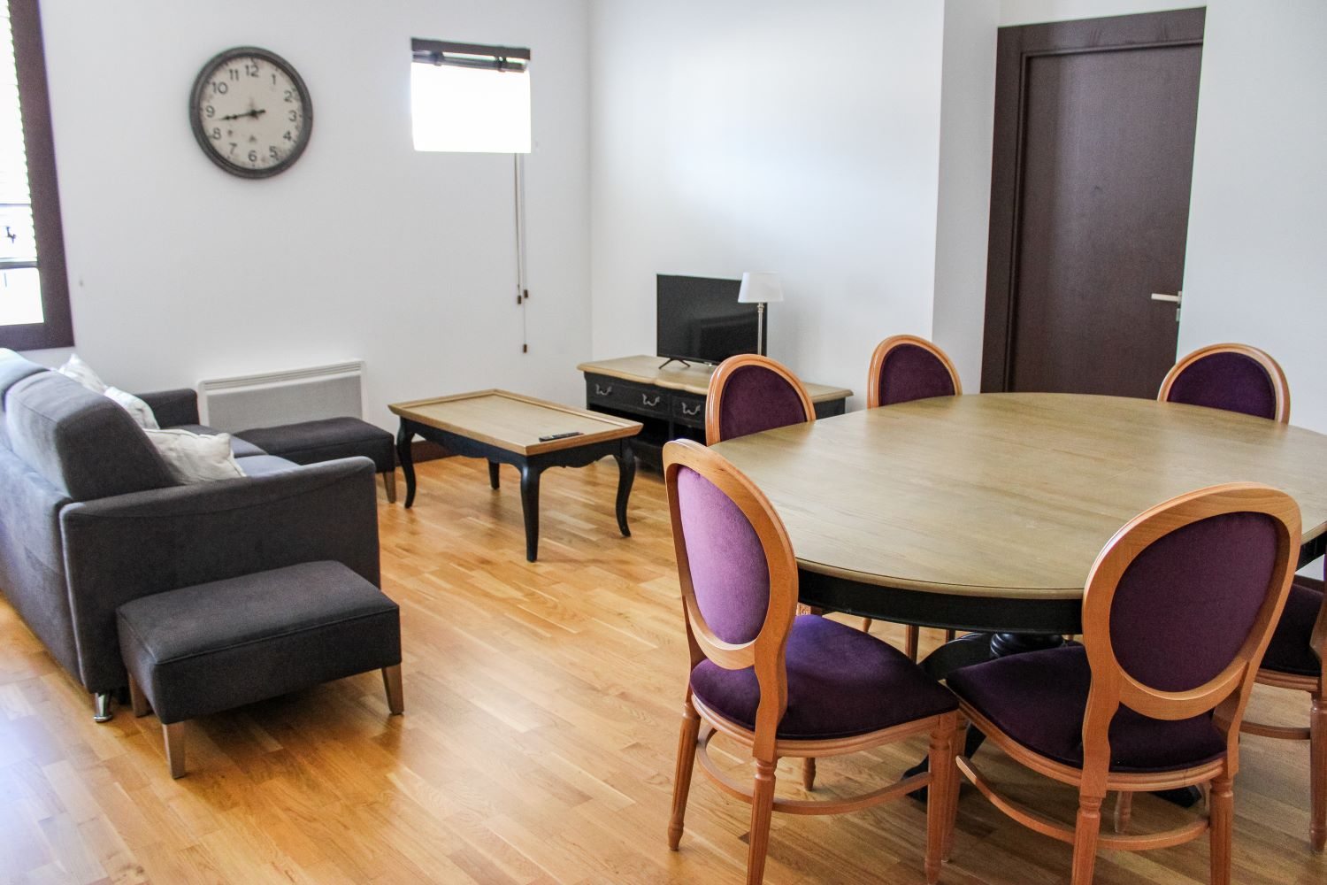 Appartement T4 — le séjour et son coin repas