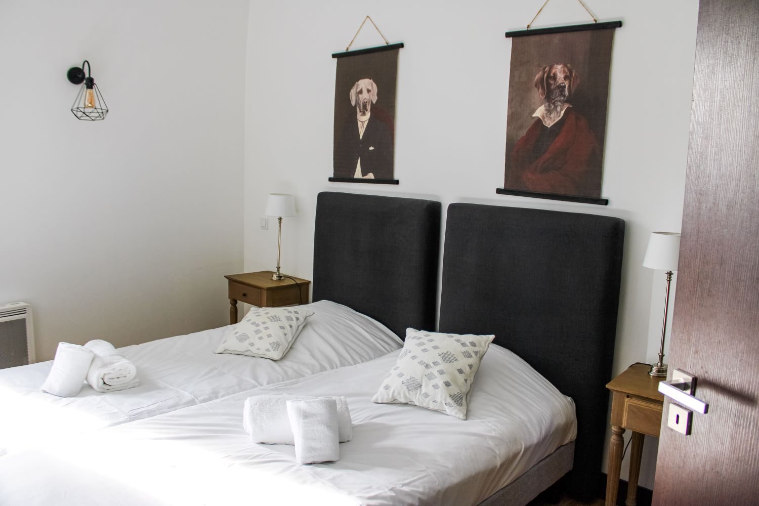 Appartement T4 — une chambre avec lit double au décor soigné