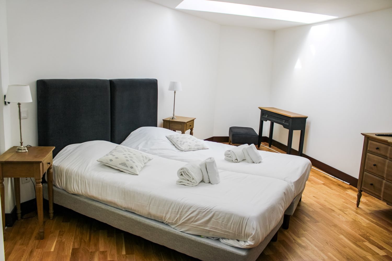Appartement T4 — une chambre et son coin bureau